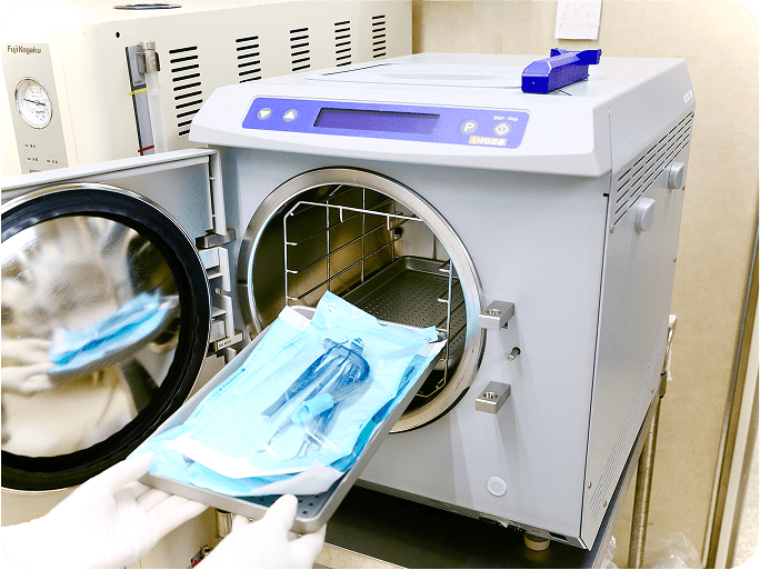 器具を清潔に保つ高圧蒸気滅菌器